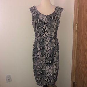 Snake skin print material dress .